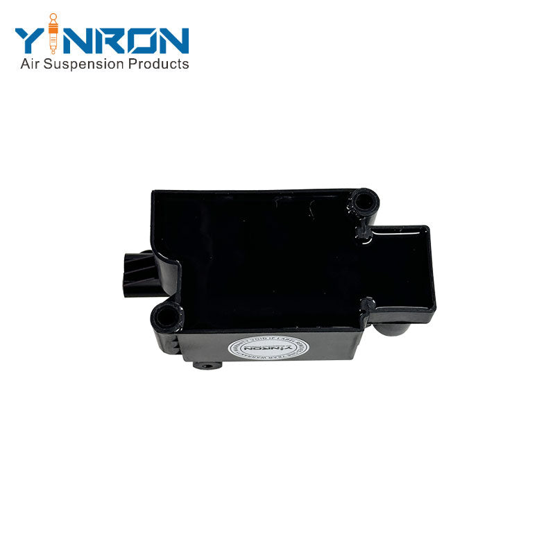 Bottom view of BMW 7 Series G11 G12 air suspension valve block (37206861882)
