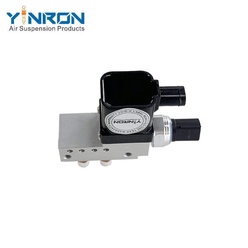 Bottom view with warranty label for Mercedes-Benz CLS-Class C219 air suspension valve block (A2113200158)
