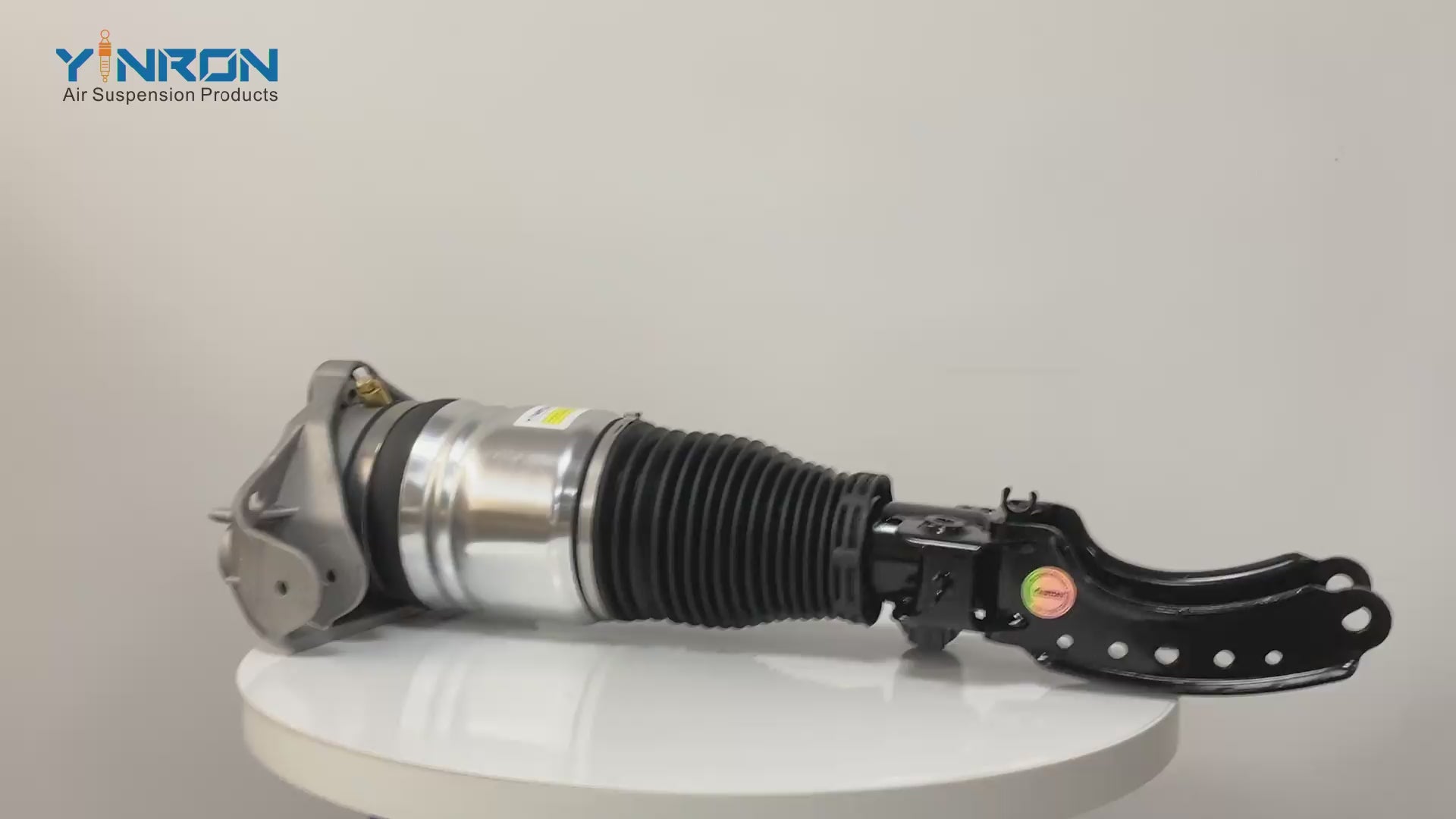 360-degree rotation video of VW Touareg I 7L front air suspension struts with ADS (7L6616039D)