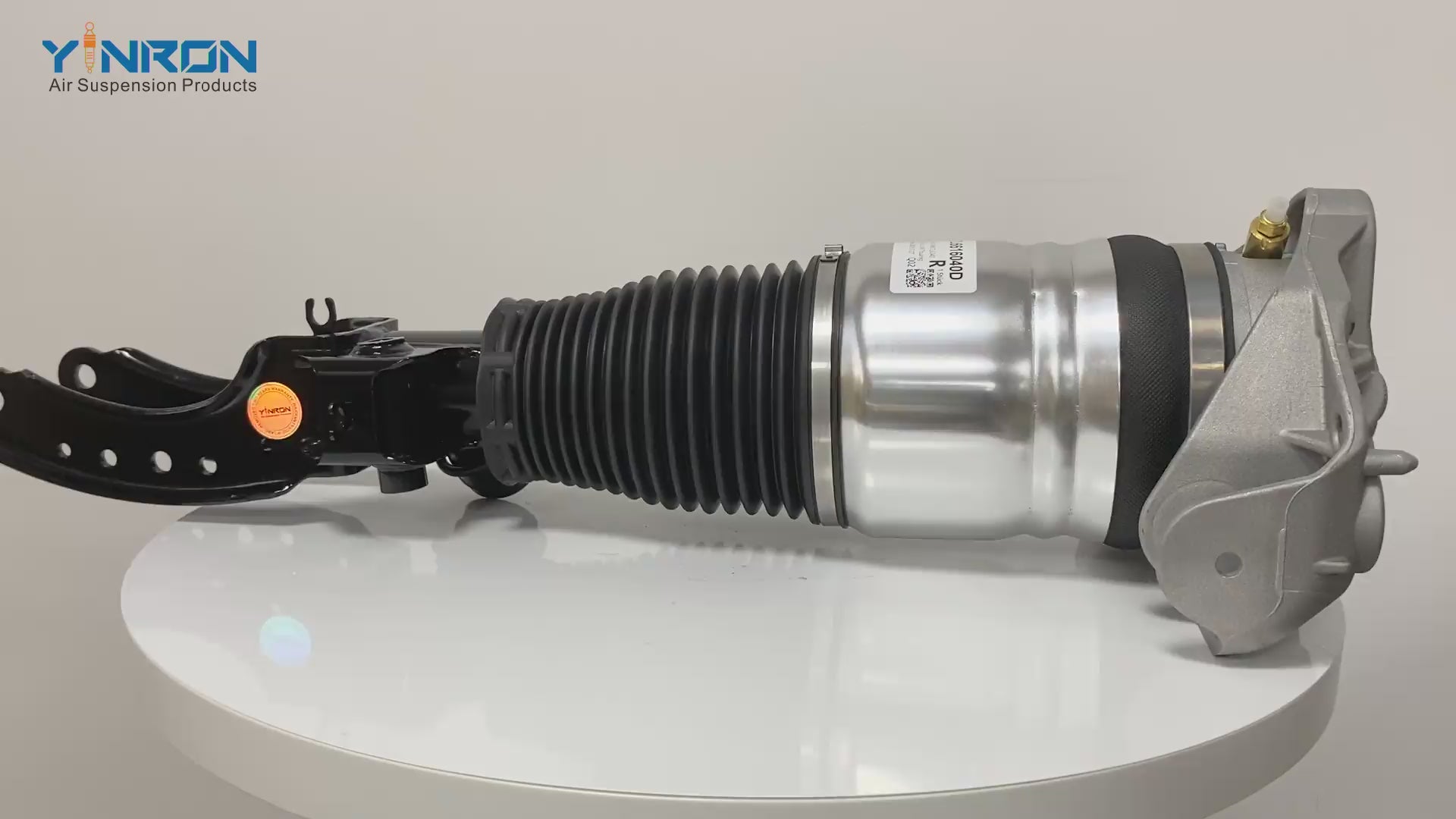 360-degree rotation video of VW Touareg I 7L front air suspension struts with ADS (7L6616040D)