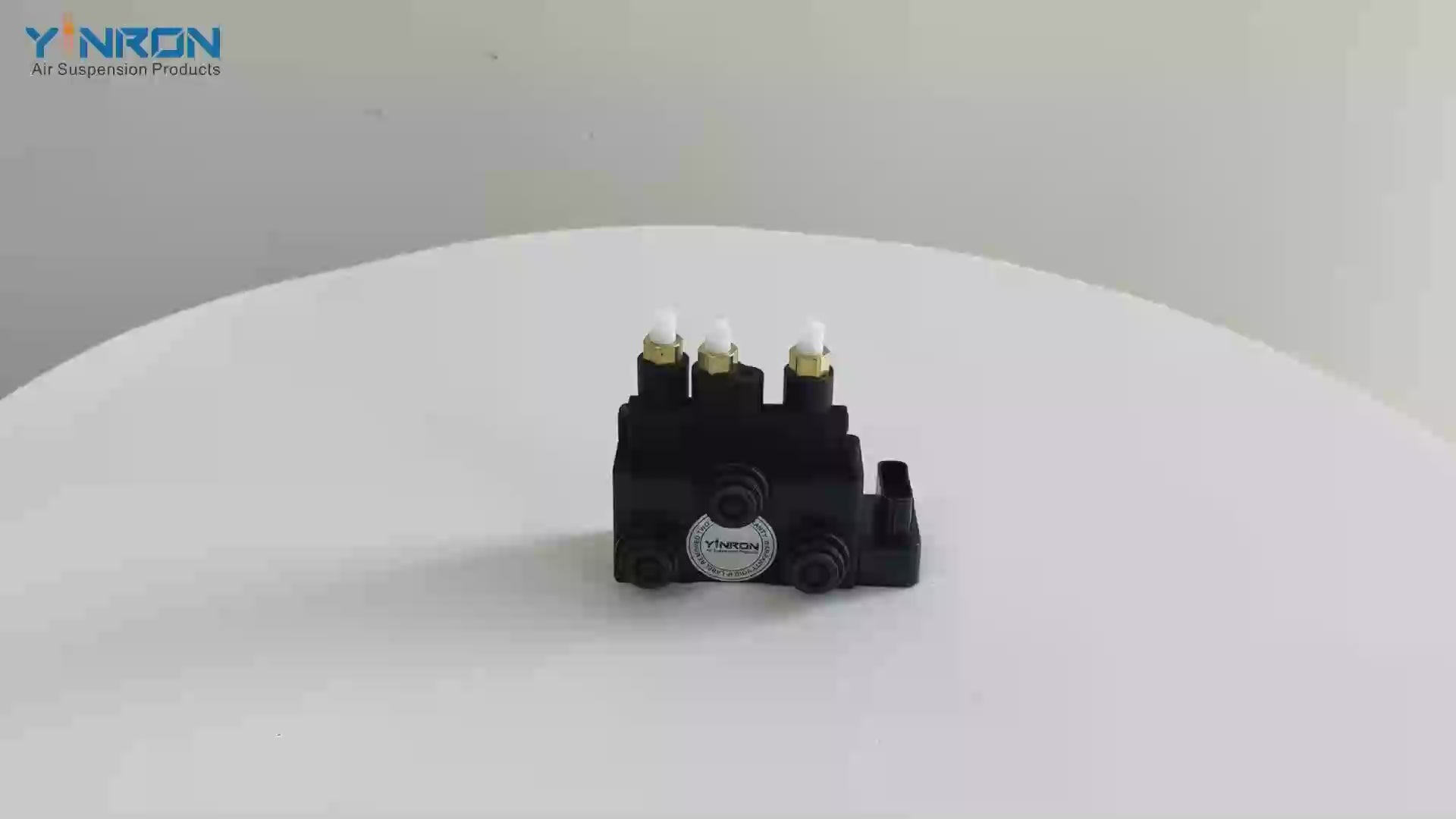 360-degree product showcase video for Land Rover Range Rover Sport (L494) front air suspension valve block (LR037081)